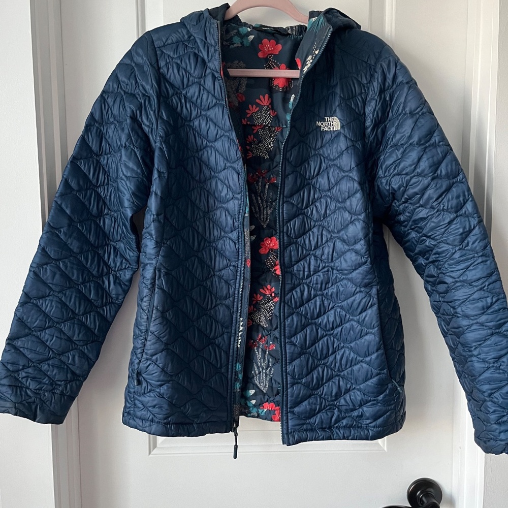 North Face Thermoball Winter Jacket - Picture 4 of 8